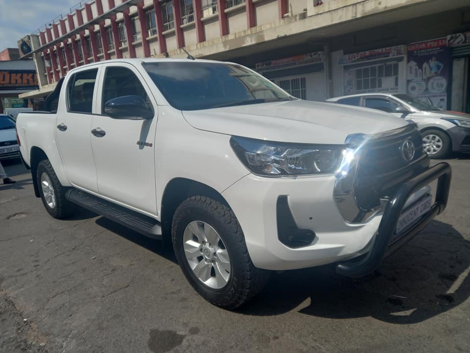 2020 TOYOTA HILUX 2.4 GD6 DIESEL DOUBLE CAB MILEAGE 106000KM, WHITE COLOR