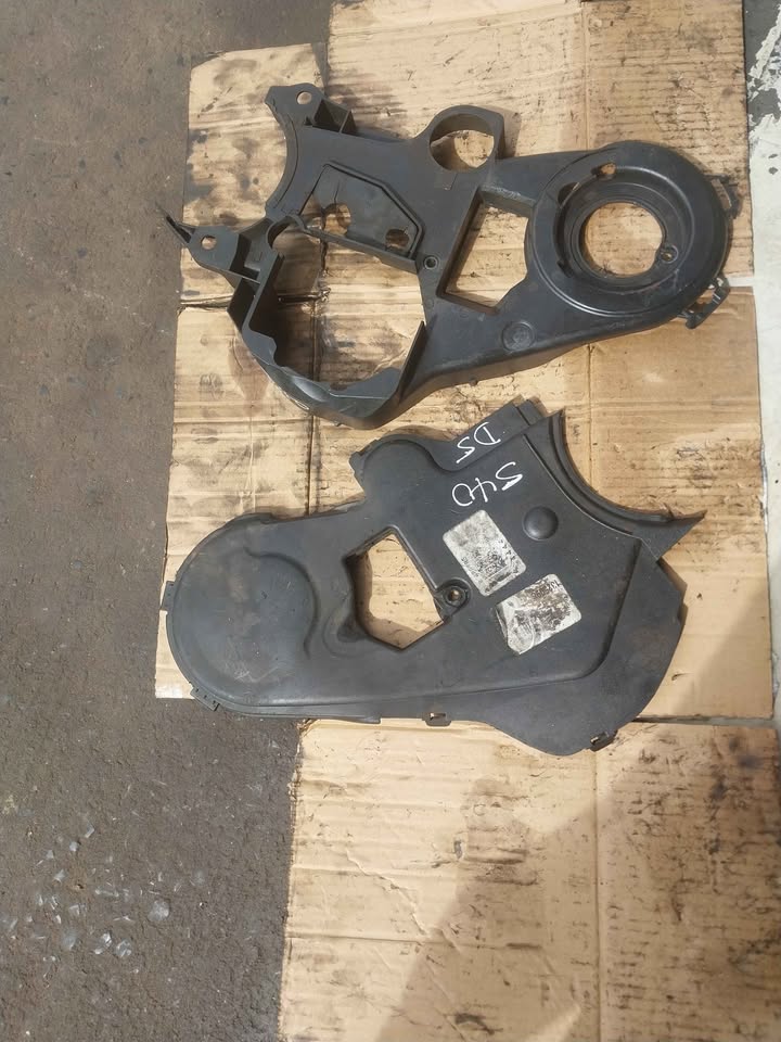 Volvo S40 D5 2007 Engine cover - Private Seller