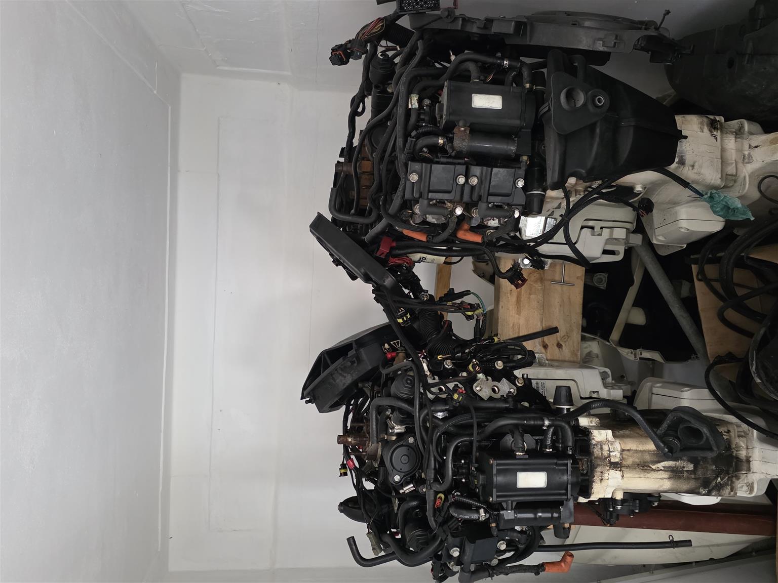 Evinrude etec 130hp x4 breaking up for spares 3 running condition