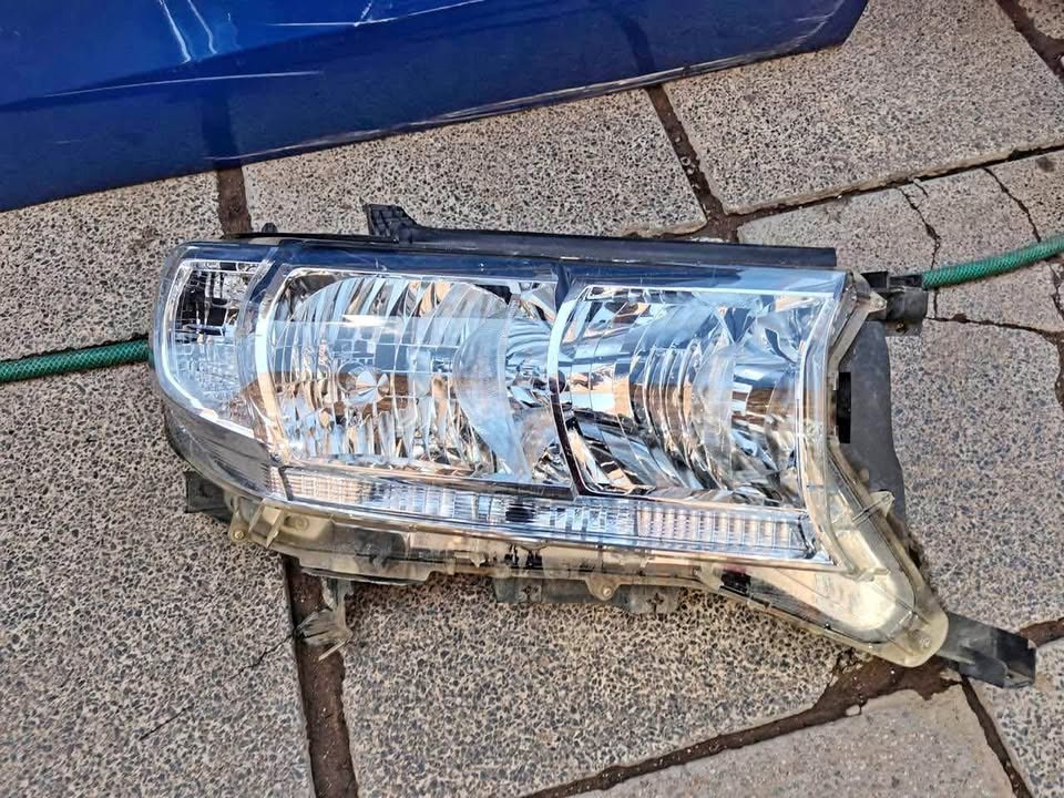 Toyota Landcruiser 200 Series GX Headlight - Private Seller Toyota Landcruiser 200 Series GX Headlight - Private Seller