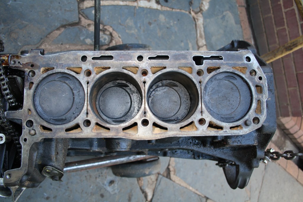 MERCEDES 230E 1986 ENGINE STRIPPED - Private Seller