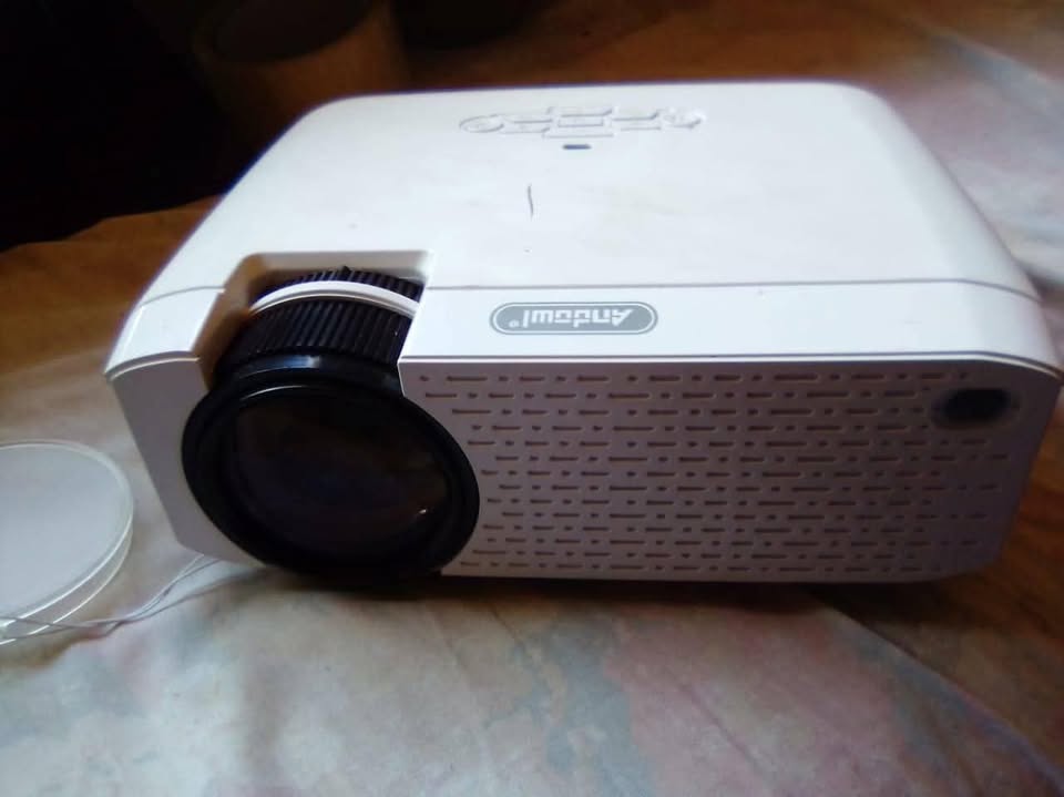 HD professional Projector with Remote.Still new in Box .