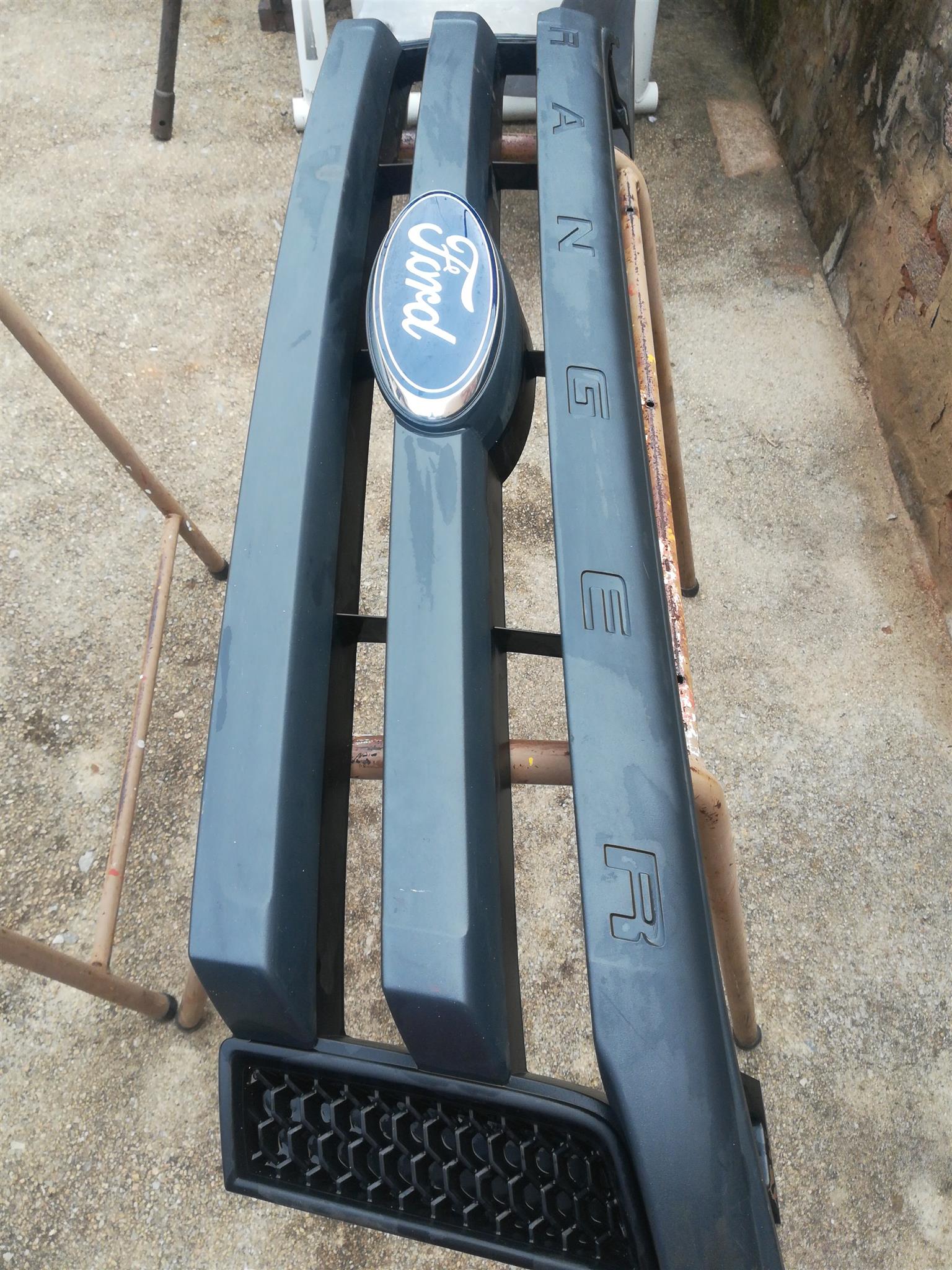 Ford Ranger T6 original grilles with badge - Private Seller