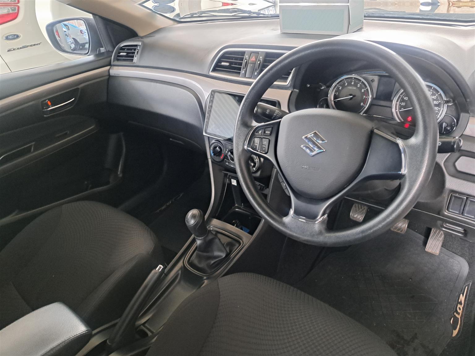 SUZUKI  1.5 SEDAN