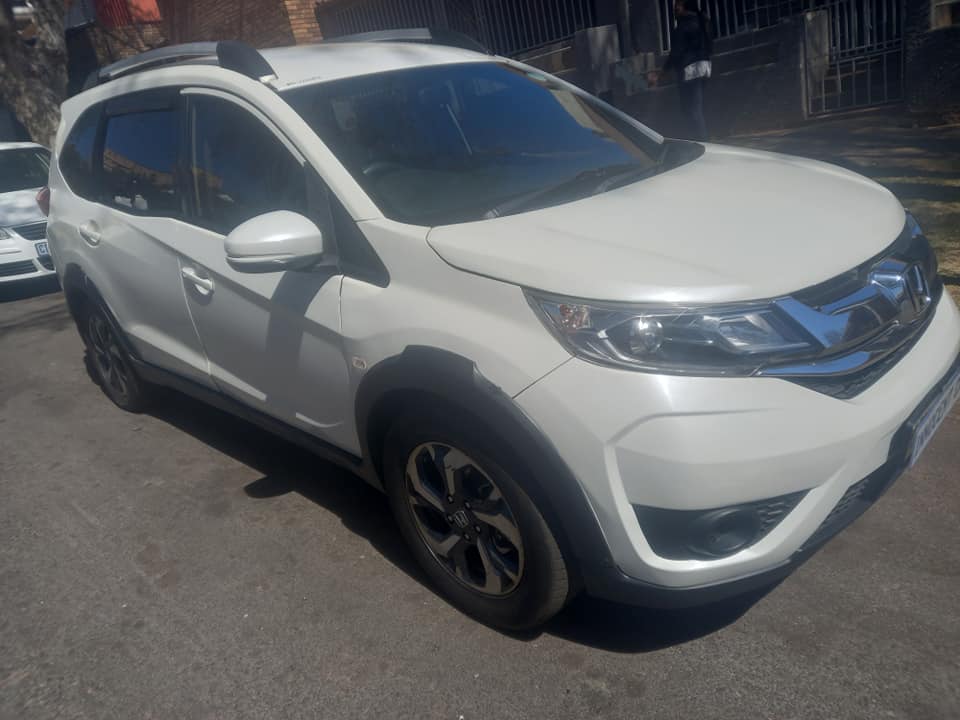2017 HONDA BRV 1.5 ENGINE PETROL, AUTOMATIC, MILEAGE 110000KMS, WHITE COLOR 7SEATER.