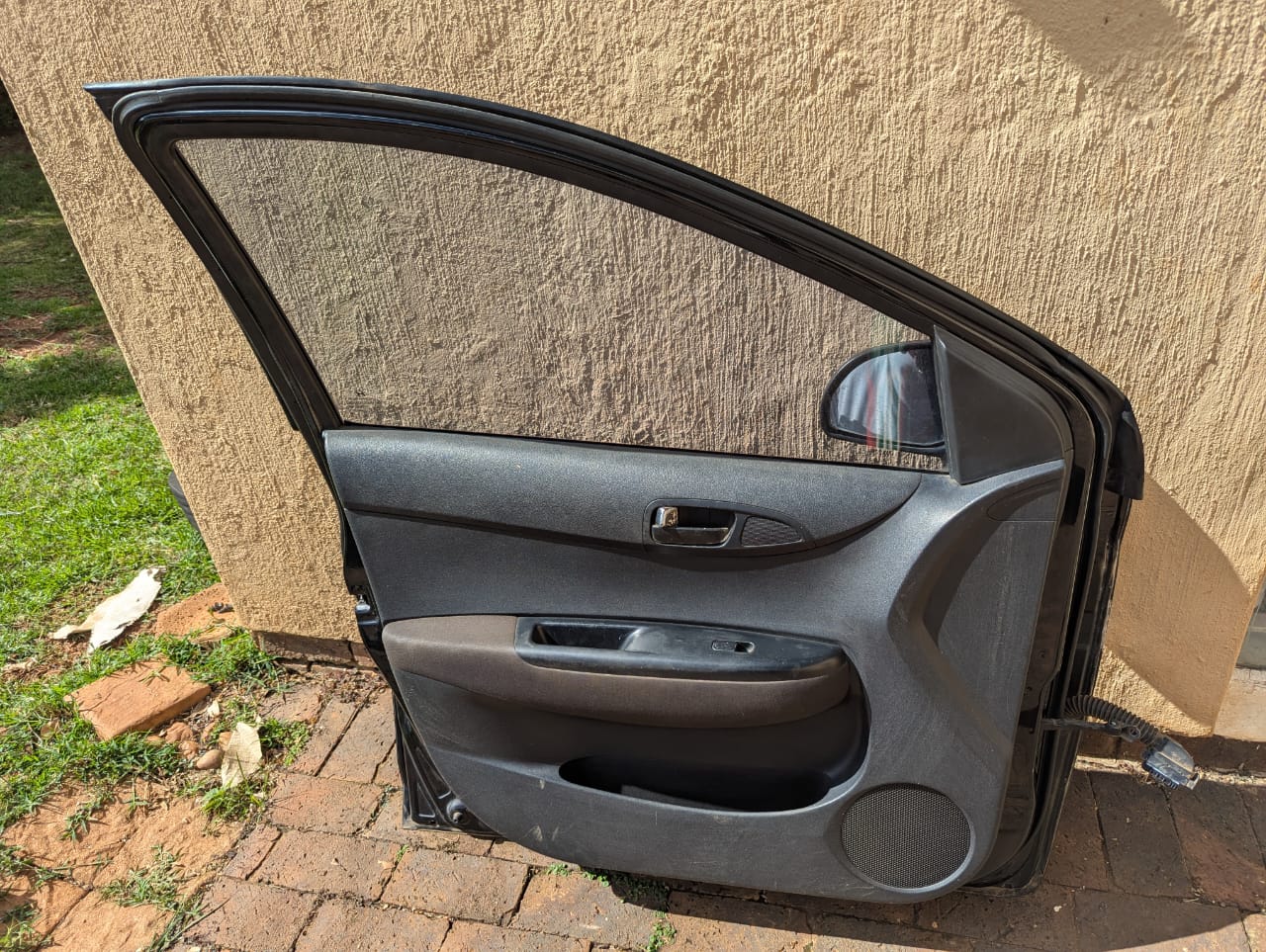 Complete Hyundai i20 2012 model left side front door available for sale. - Private Seller