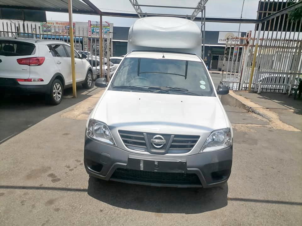 2018 Nissan Np200 1.6i Bakkie with a Canopy Safety pack