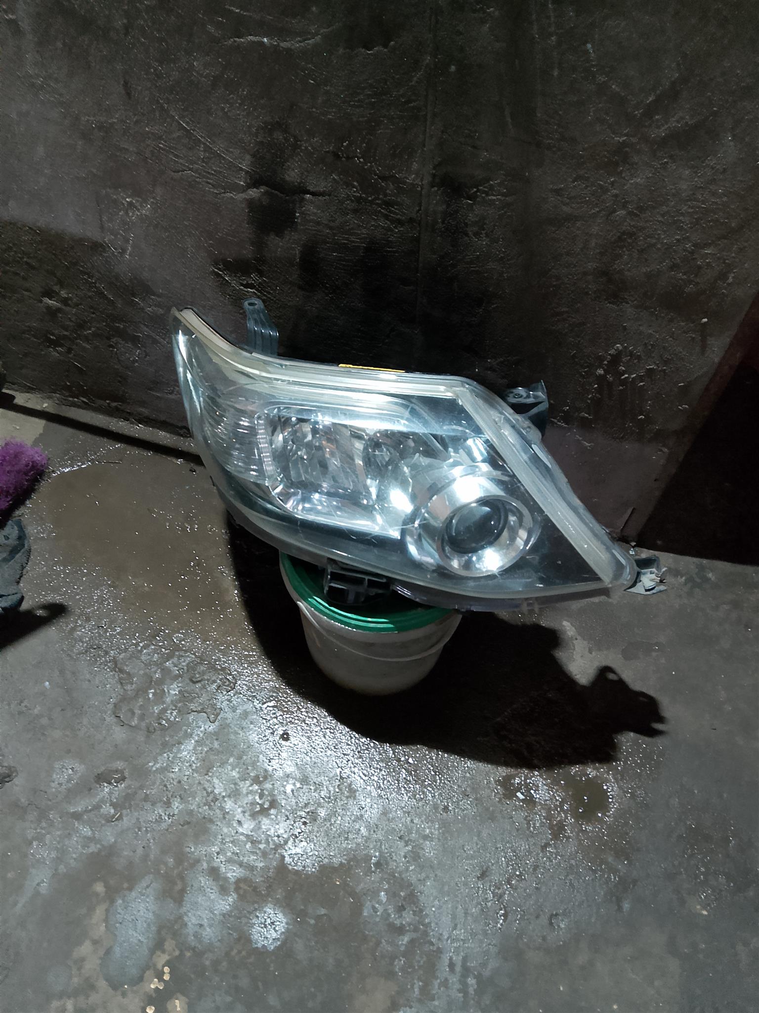 Toyota Fortuner D4D headlight Right - Private Seller