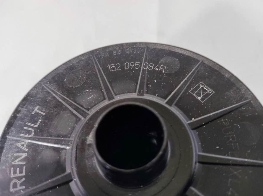 Oil Filter Renault Clio 1.3 Petrol MK GENUINE - Private Seller Oil Filter Renault Clio 1.3 Petrol MK GENUINE - Private Seller