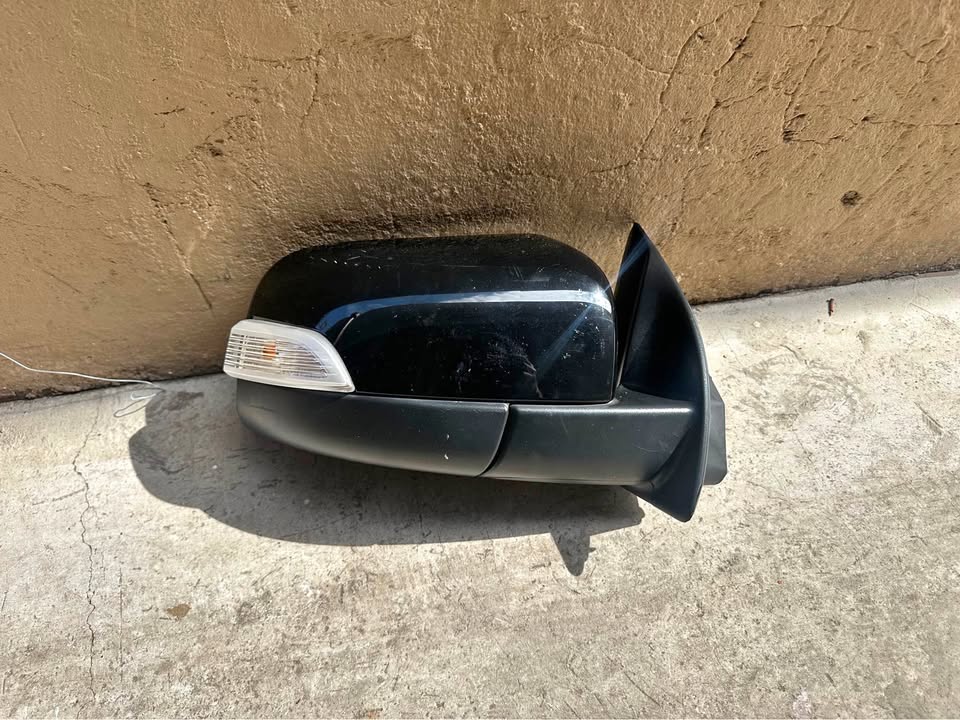 Ford Ranger T7-T8 right side mirror 2015 to 2023. - Private Seller Ford Ranger T7-T8 right side mirror 2015 to 2023. - Private Seller