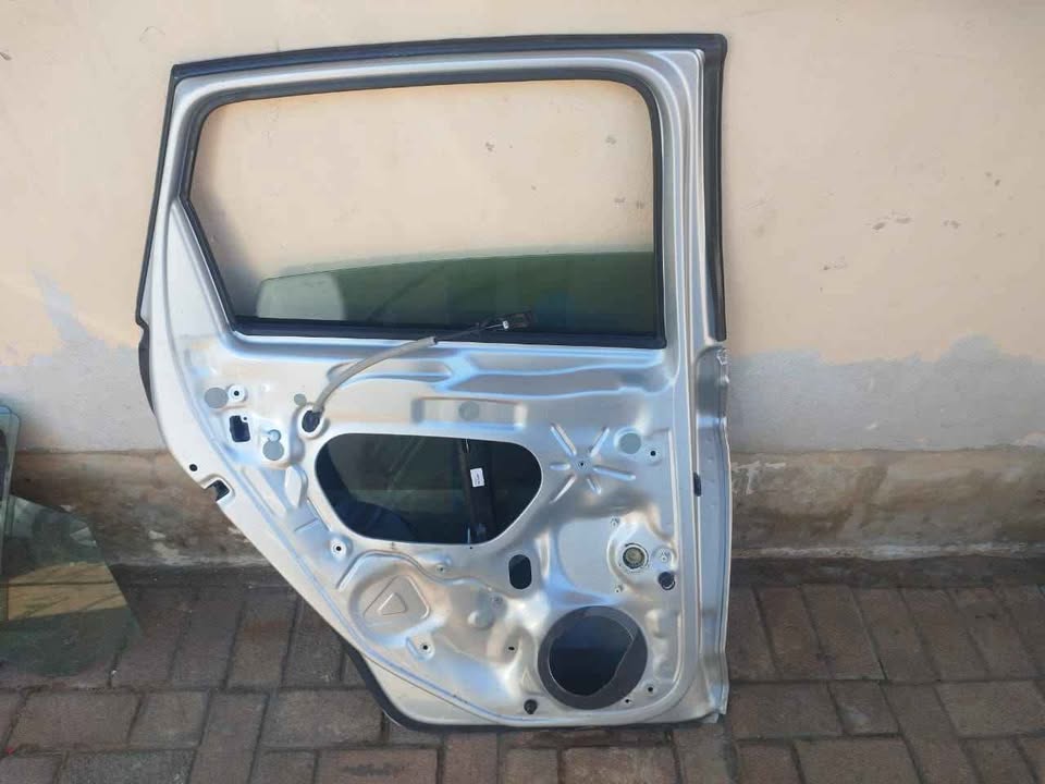 Complete back door for polo 8