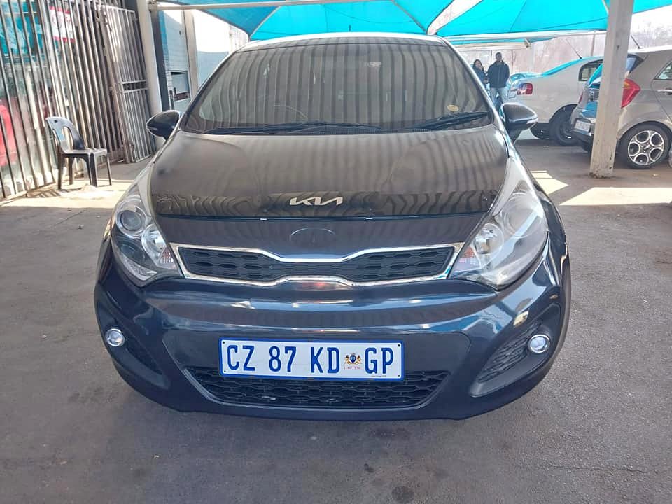 2014 KIA RIO 1.4 98 000KM BLUE COLOR MANUEL PETROL