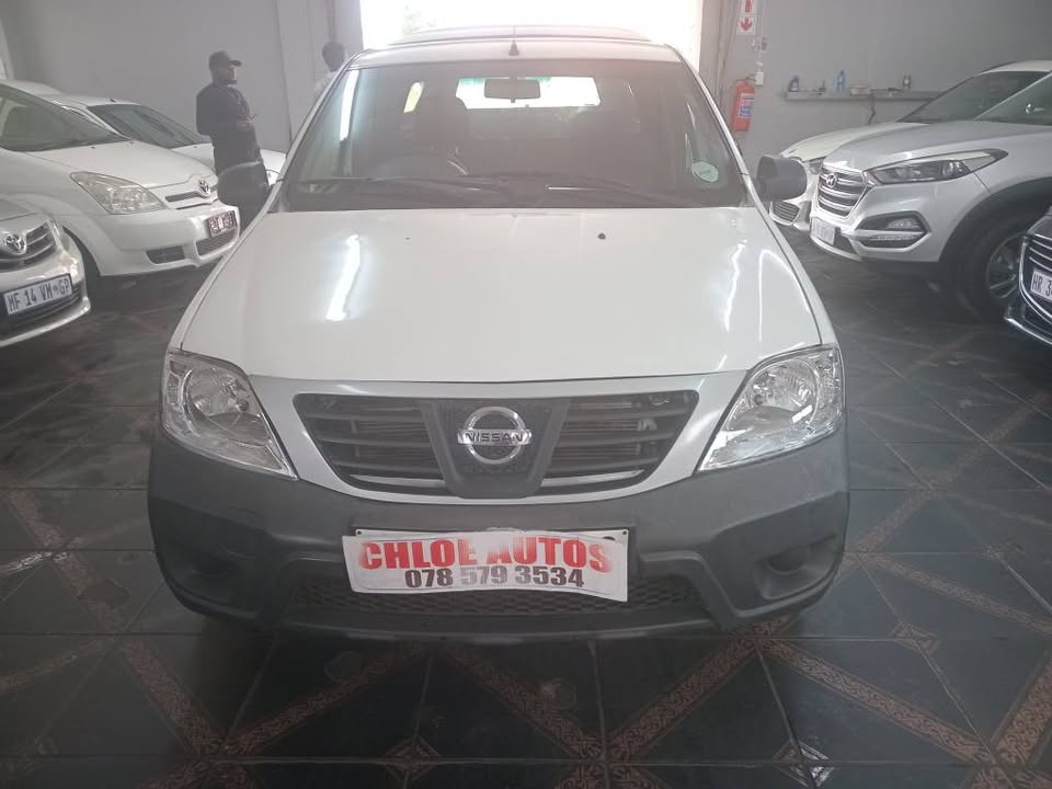 2021 Nissan np200 1.6 Petrol,Manual White color Sparekey 72000KM