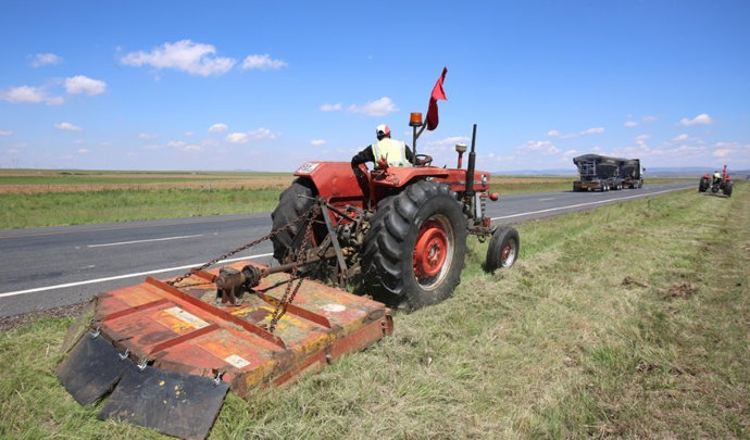 Grass cutting 2024 tractor machine