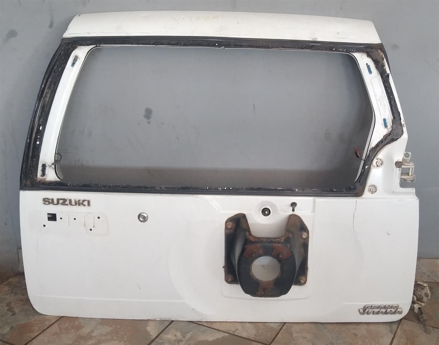 VARIOUS USED SUZUKI TAILGATES STILL AVAILABLE