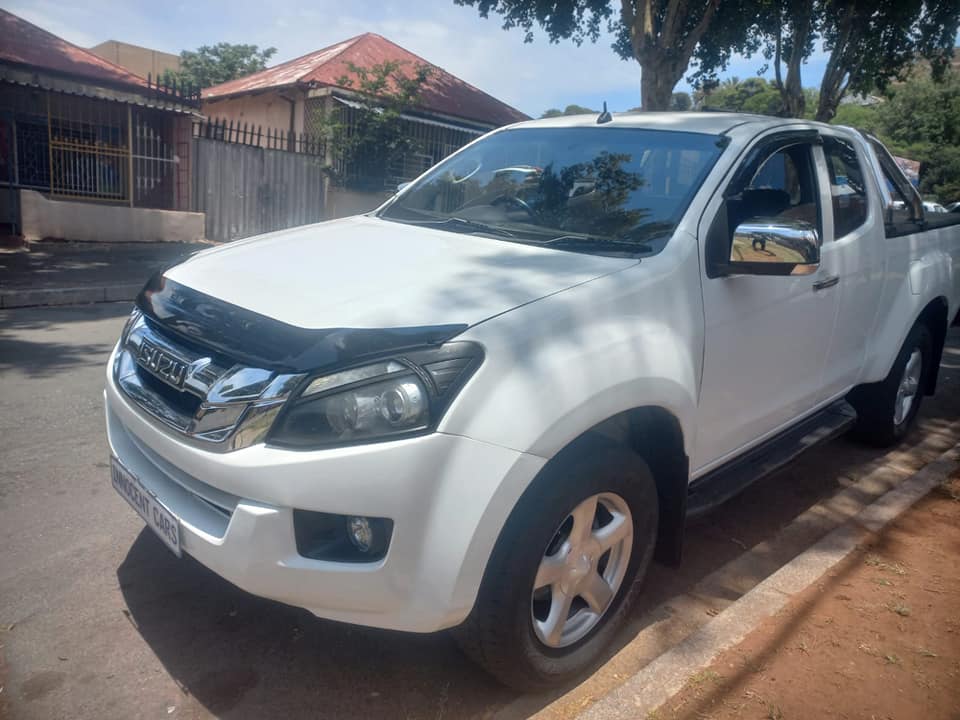 2015 ISUZU KB300 DIESEL C-CAB, MANUAL, WHITE COLOR, MILEAGE 126000KMS