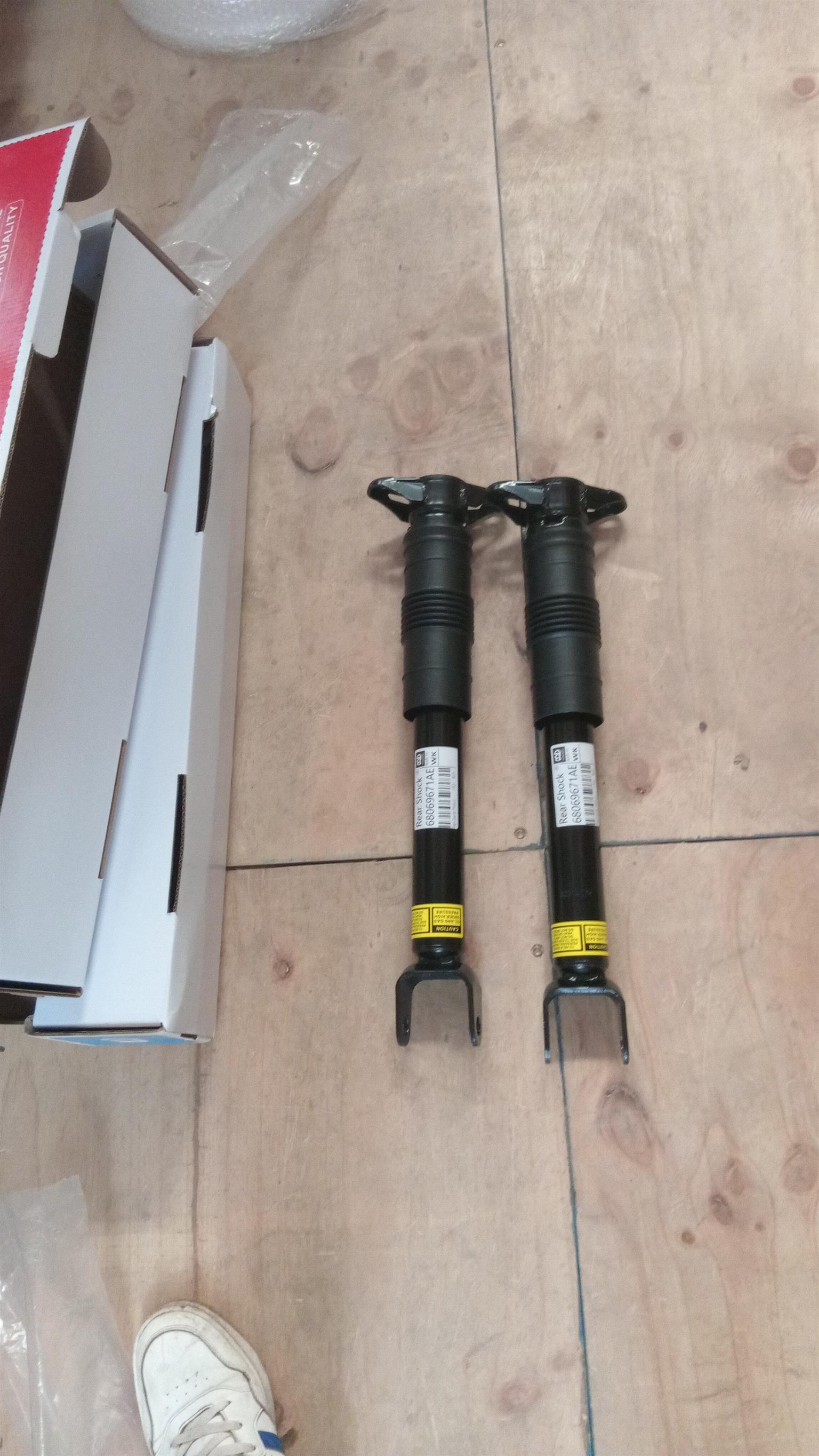 JEEP GRAND CHEROKEE AIR SUSPENSION PUMP AND SHOCKS AVAILABLE - Private Seller