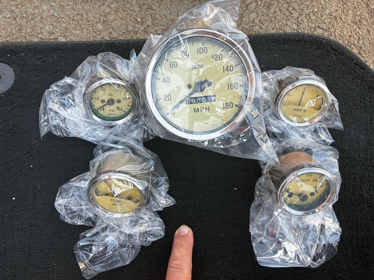 Gauges classic ivory colour Smiths replica. - Private Seller