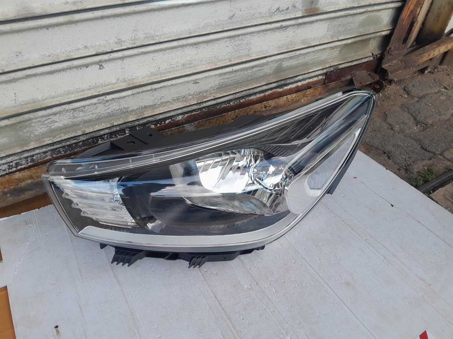 2018-2023 KIA RIO LEFT SIDE NORMAL HEADLIGHT FOR SALE - Private Seller