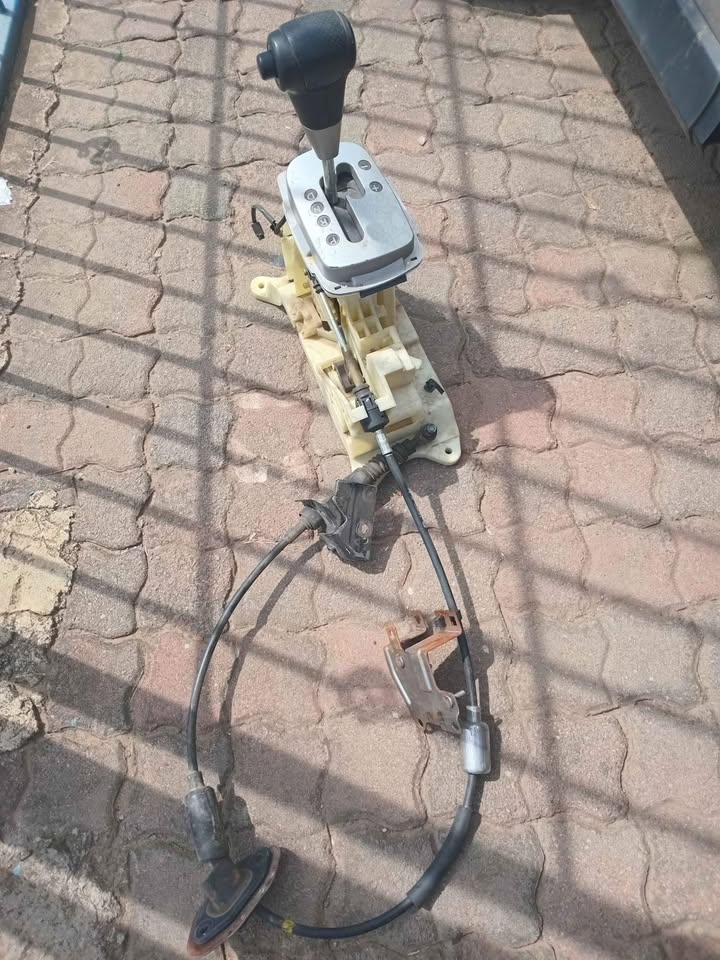 2010 kia spotage gear liver with cable for sale @ circle 7 used parts - Private Seller