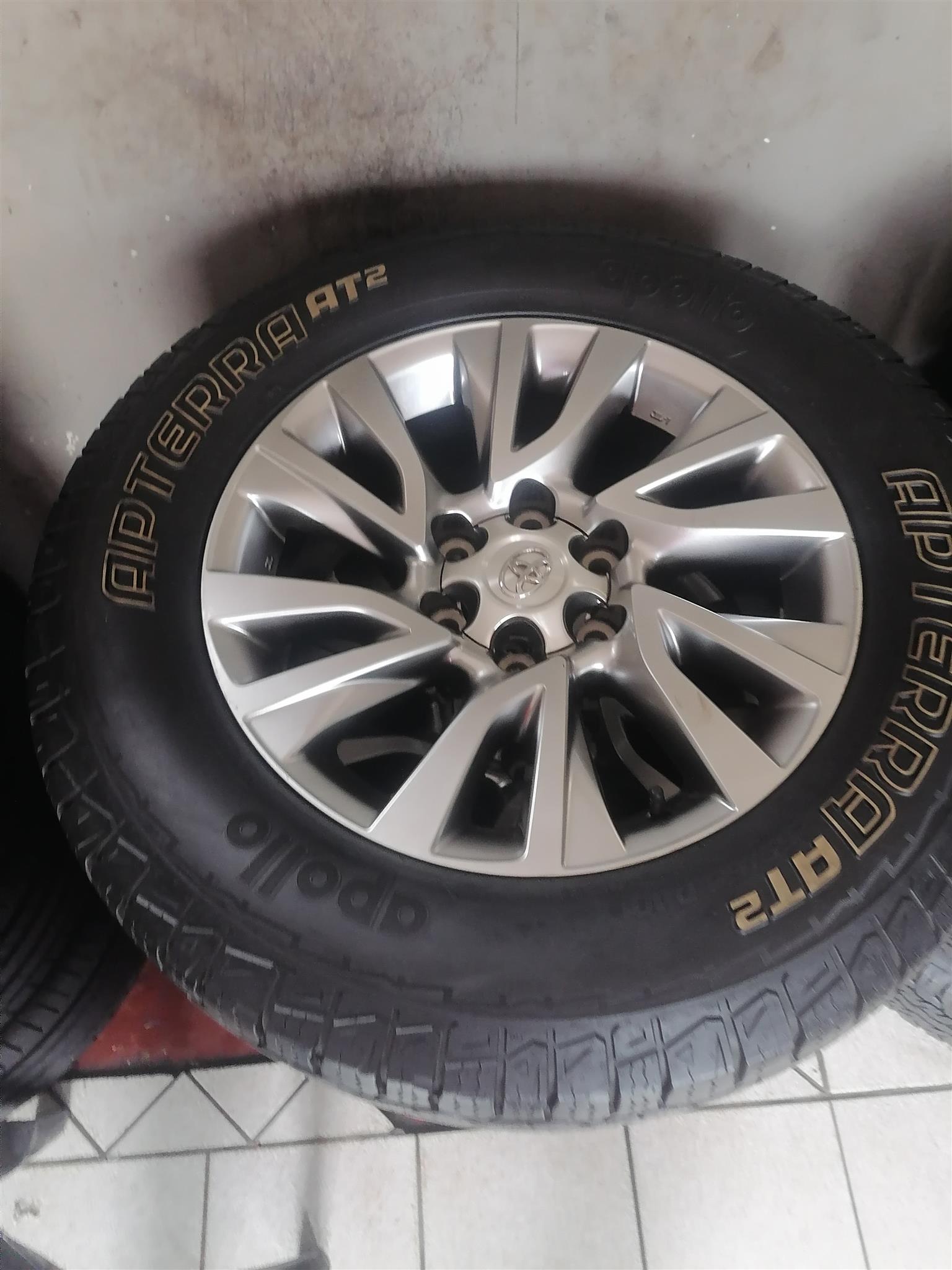 Fortuner GD6 18inch Mag Rims (WITH USED TYRES)