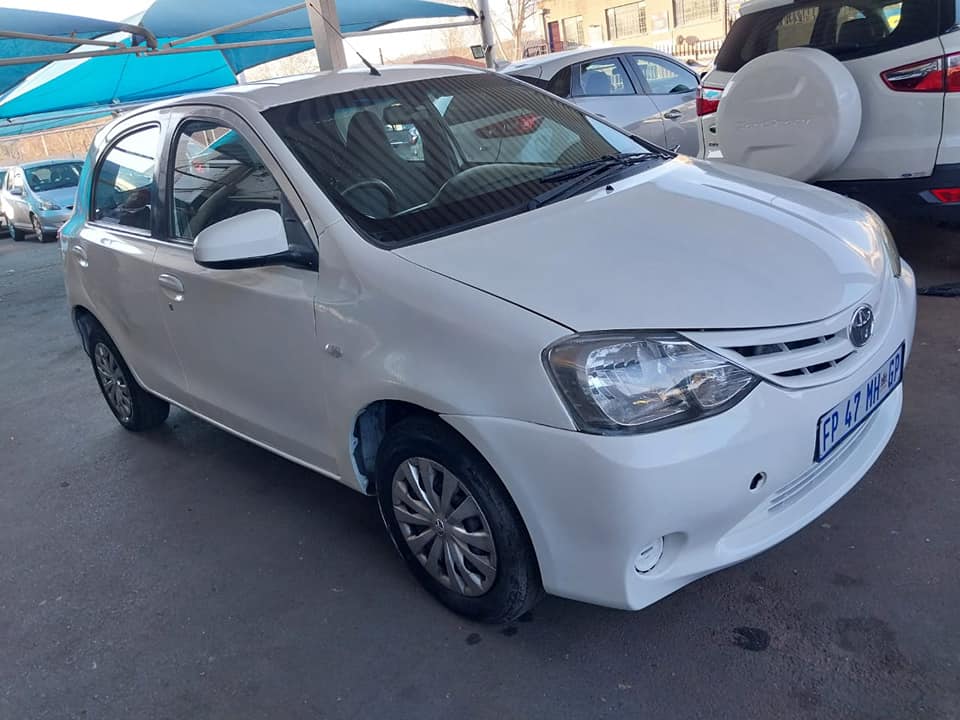 2016 TOYOTA ETIOS 1.5 HATCH BACK 85 000KM MANUEL PETROL