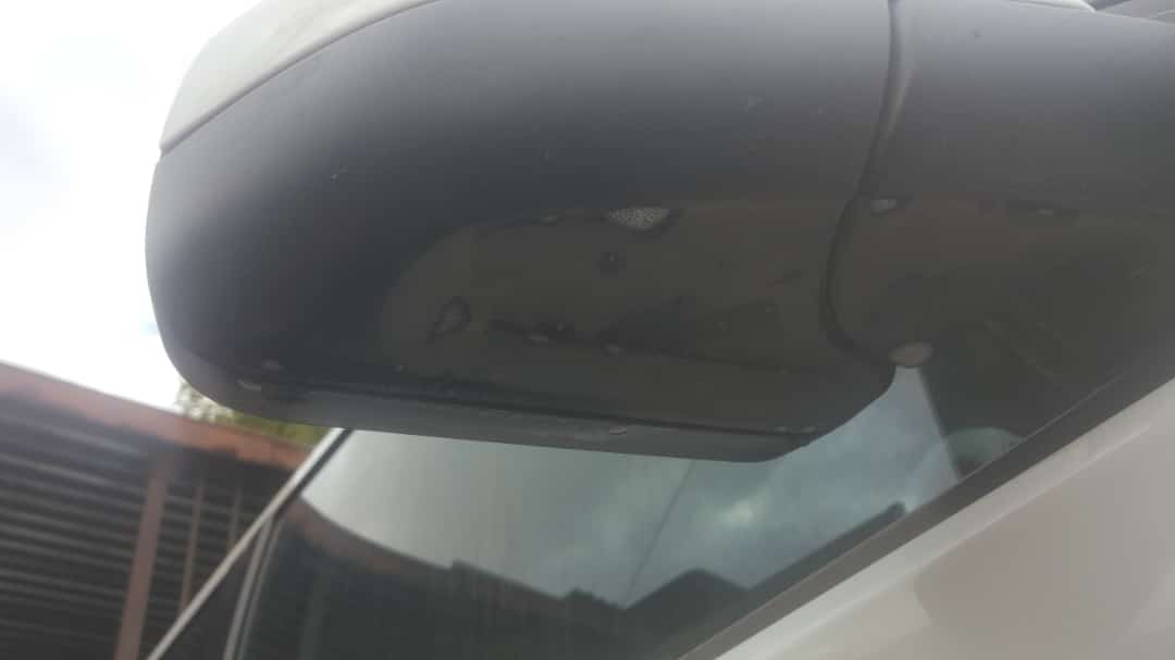2013 Discovery 4 3.0 SDV6 SE Mirror - White in colour