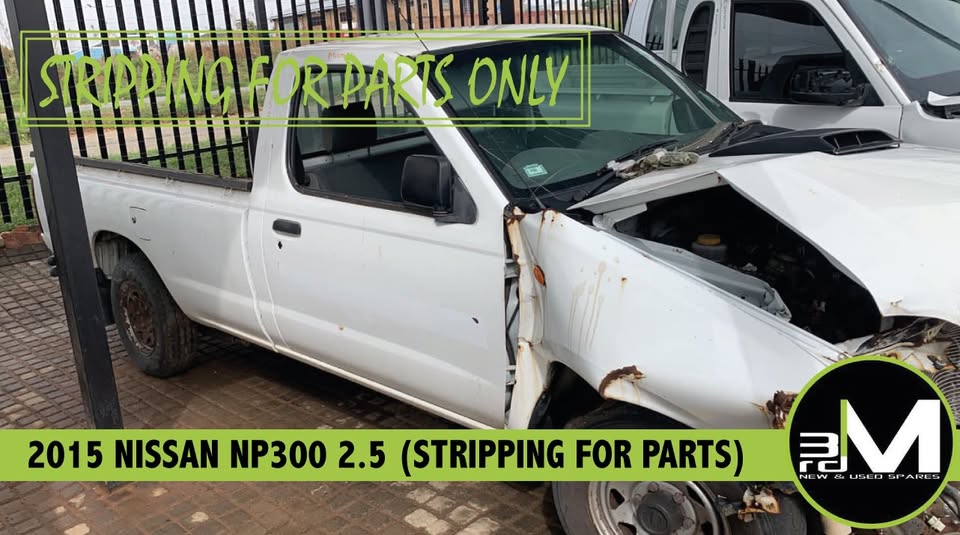 2015 NISSAN NP300 2.5 (STRIPPING FOR PARTS)
