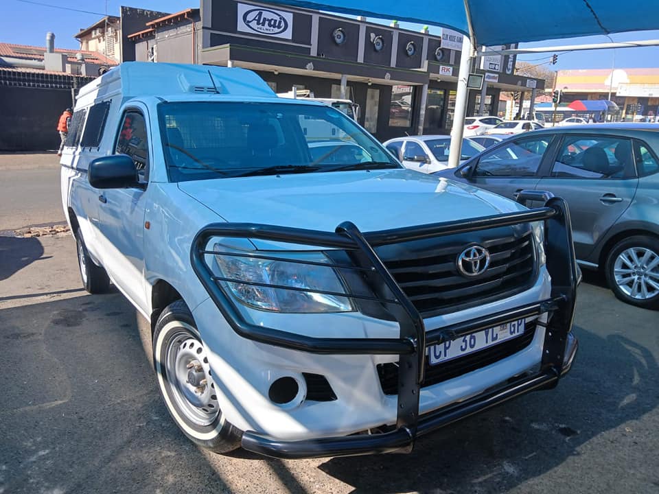 2013 TOYOTA HILUX 2.0 WITH CANOPY MANUAL