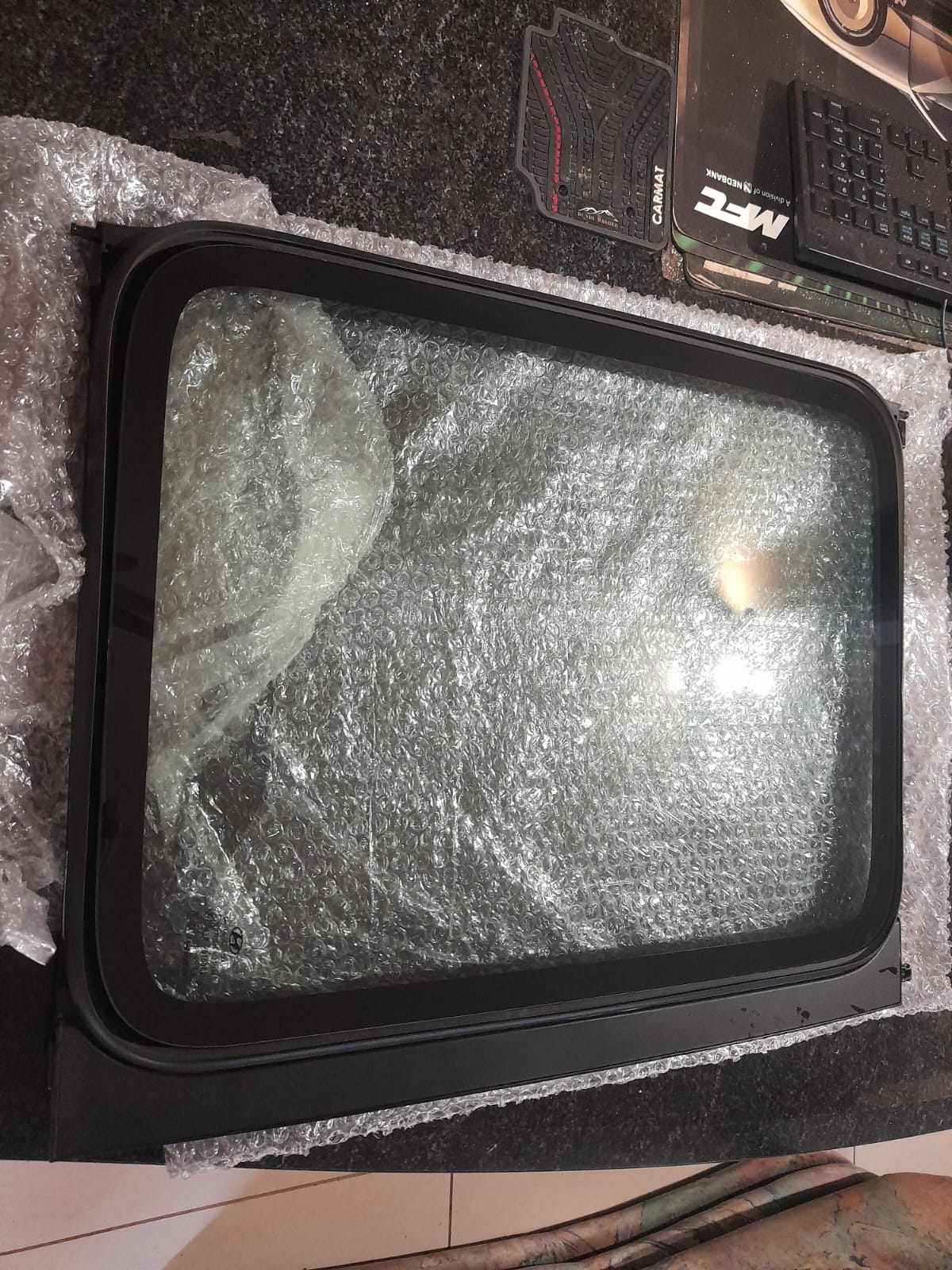 Hyundai Staria Slide Door Glass - Private Seller Hyundai Staria Slide Door Glass - Private Seller