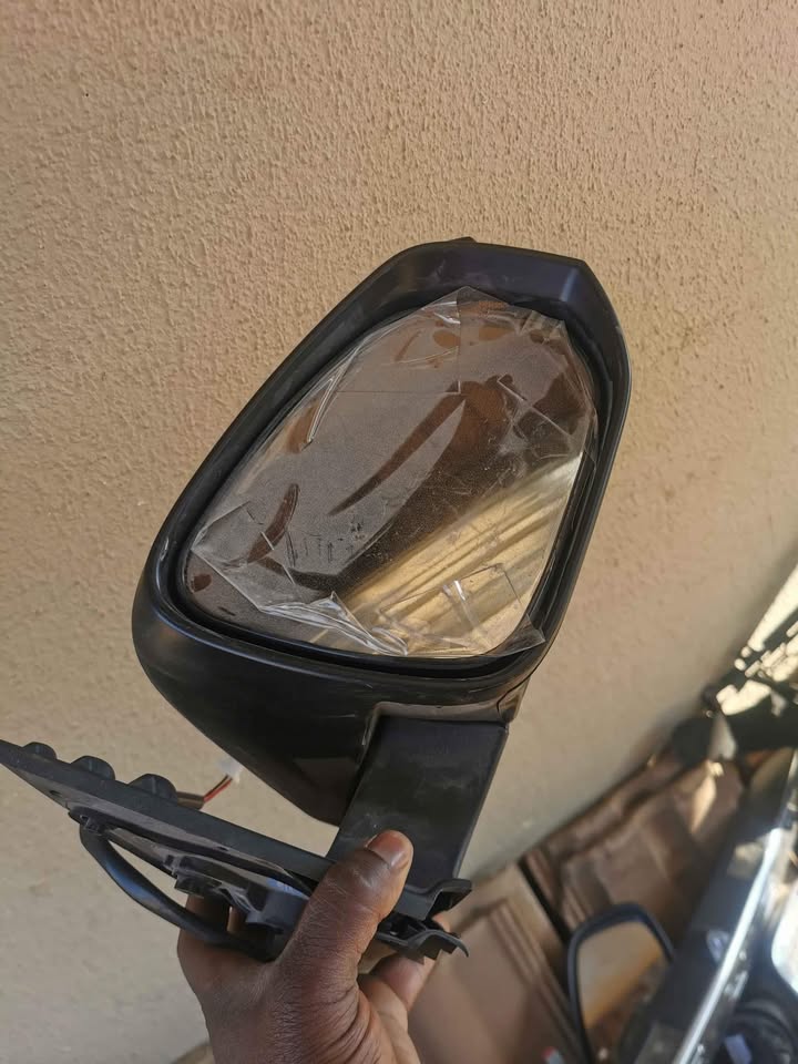 Toyota hillux gd6 right side mirror - Private Seller Toyota hillux gd6 right side mirror - Private Seller