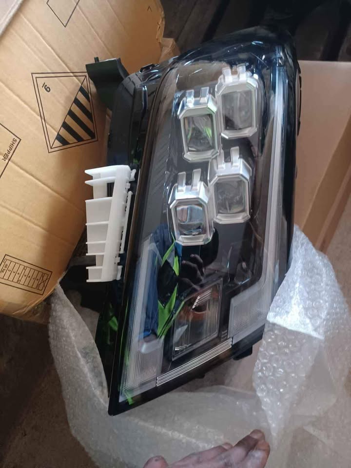 Nissan Navara Xenon front Headlights