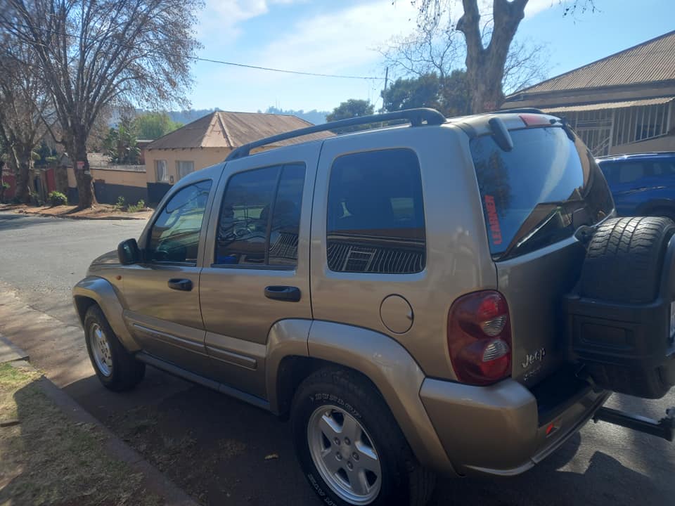 2008 JEEP CHEROKEE SPORT 3.7L ENGINE PETROL, AUTOMATIC 4X4, GREY COLOR, MILEAGE 176000KMS,