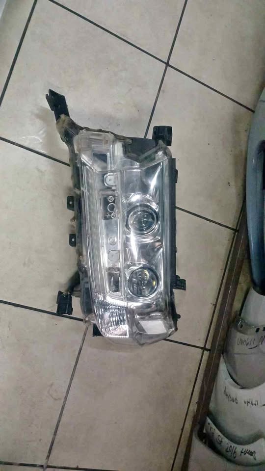 Toyota land cruiser headlights - Private Seller Toyota land cruiser headlights - Private Seller
