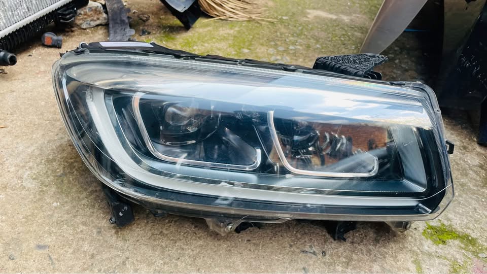 Toyota Urban Cruiser headlight - Private Seller Toyota Urban Cruiser headlight - Private Seller