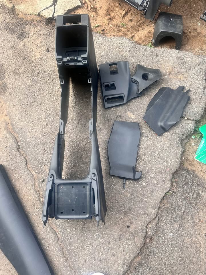 Toyota Corolla Cross centre console - Private Seller Toyota Corolla Cross centre console - Private Seller