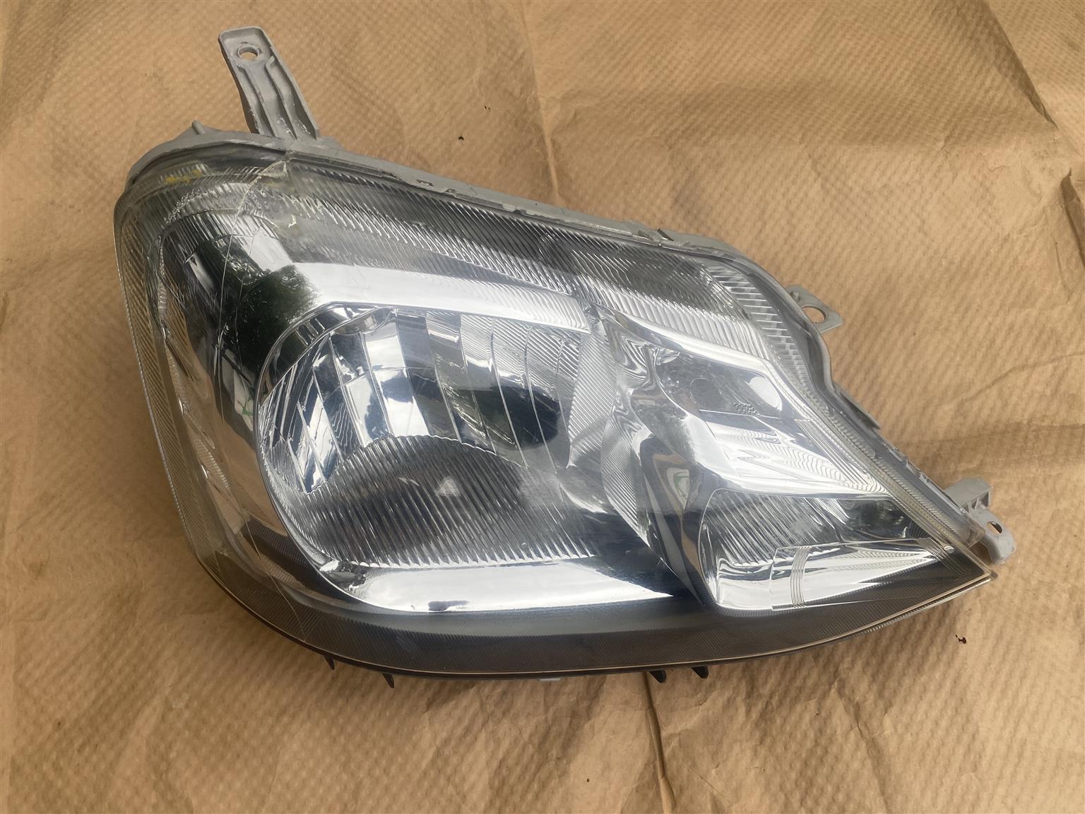 2018 TOYOTA ETIOS HEADLIGHT RIGHT SIDE FOR SALE. IN PRISTINE CONDITION