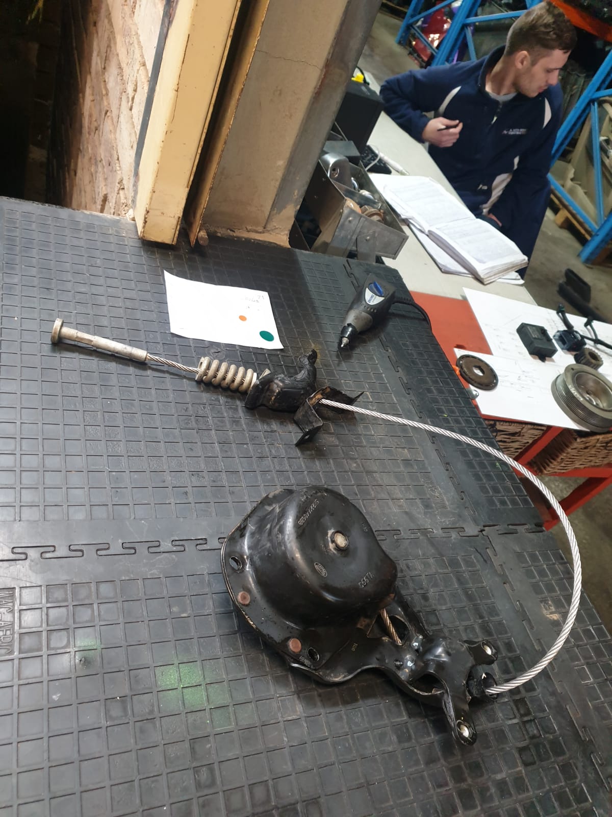 Discovery 3 / 4 Used Original Spare Wheel Winch For Sale Discovery 3 / 4 Used Original Spare Wheel Winch For Sale