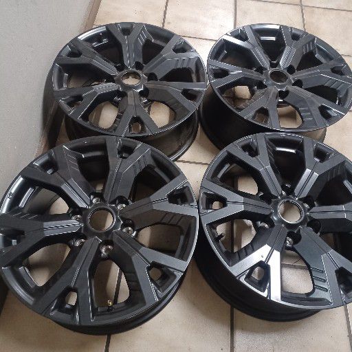 All black iszuz 2022/23 model
