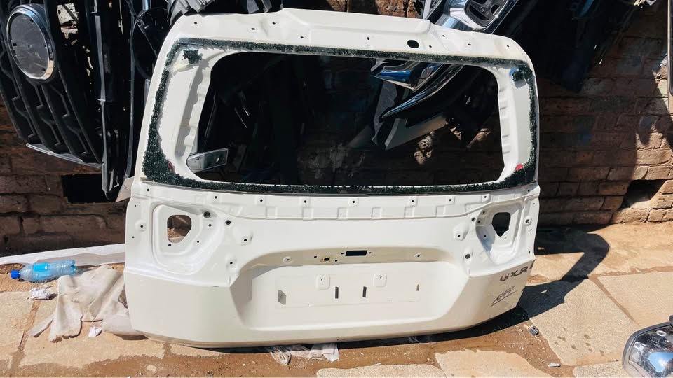 Toyota Land Cruiser GXR tailgate - Private Seller Toyota Land Cruiser GXR tailgate - Private Seller