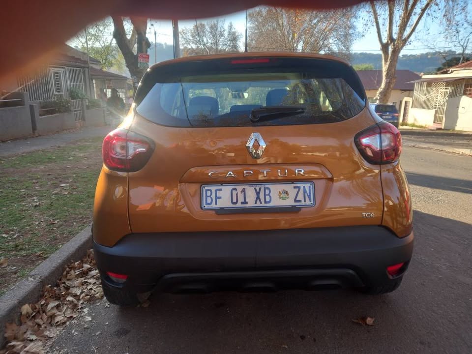 2021 Renault Captur 900T PETROL, MANUAL, ORANGE, 78000KMS, . SPARE KEY