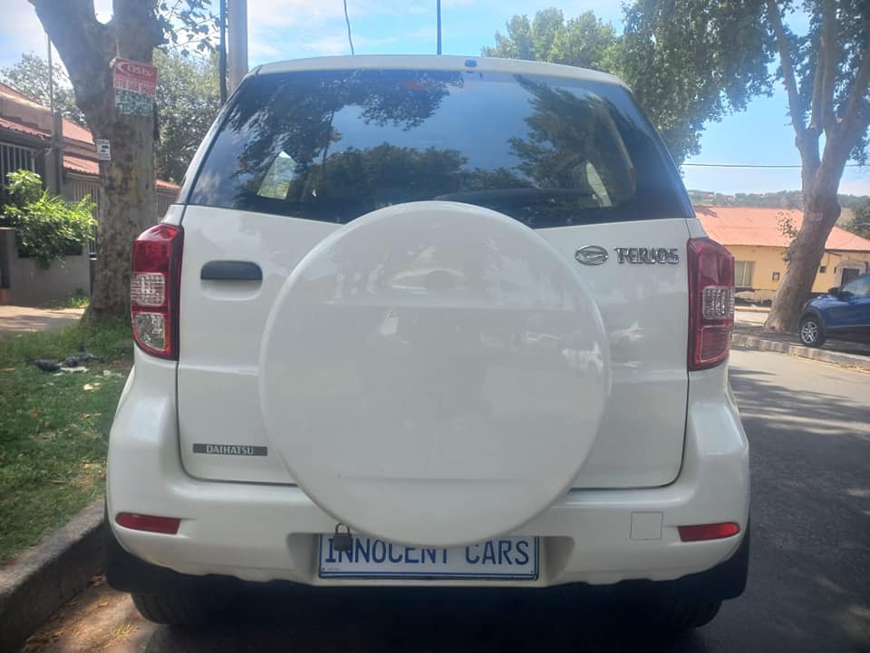 2009 DAIHATSU TERIOS 1.5 PETROL, MANUAL, WHITE COLOR, MILEAGE 100000KMS,