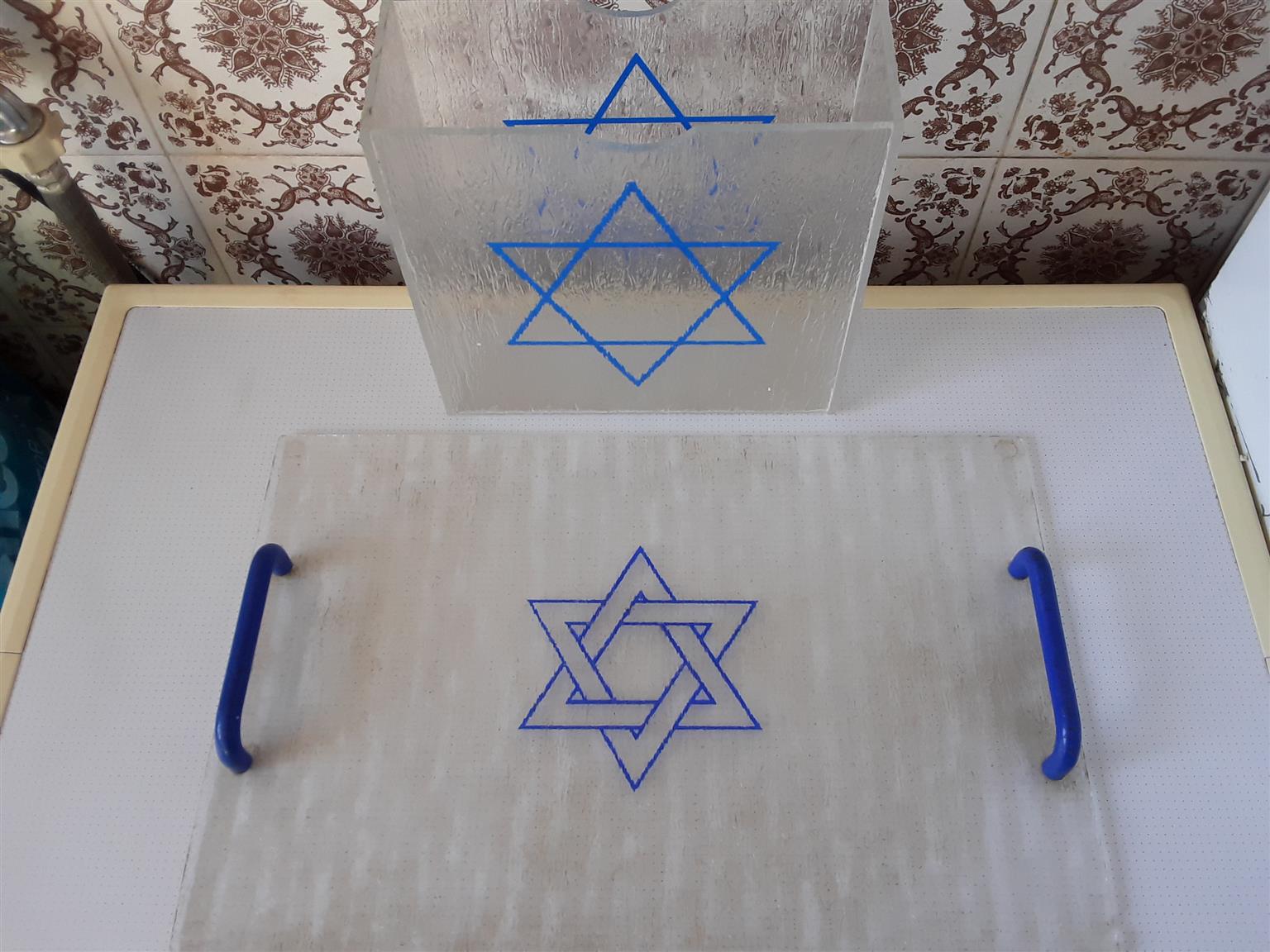 Star of David Tray and Box. Collectable. R 500 for both. I am in Orange Grove .
