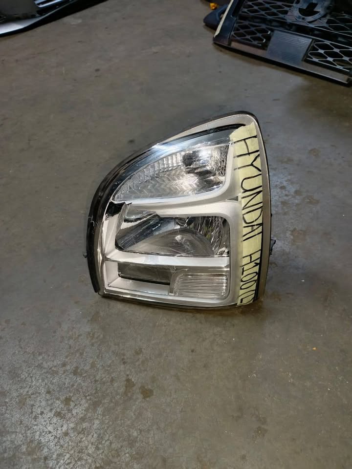 Hyundai H100 left Headlight - Private Seller