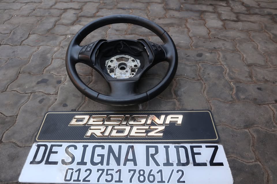 BMW E90 FACE LIFT STEERING WHEEL - Private Seller BMW E90 FACE LIFT STEERING WHEEL - Private Seller