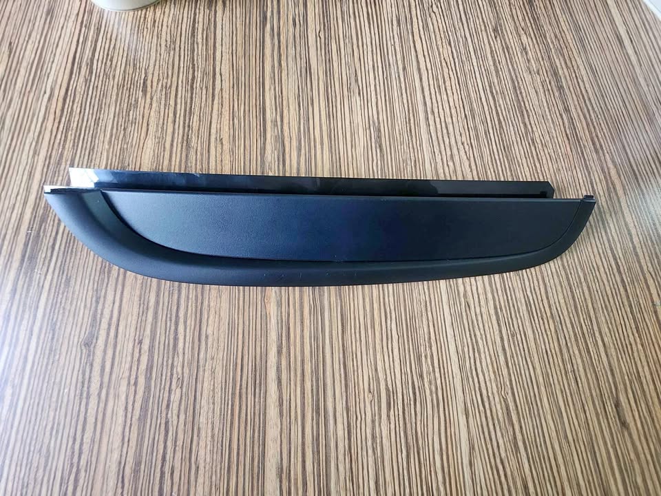 FORD RANGER DOOR WINDOW COVER TRIM - Private Seller