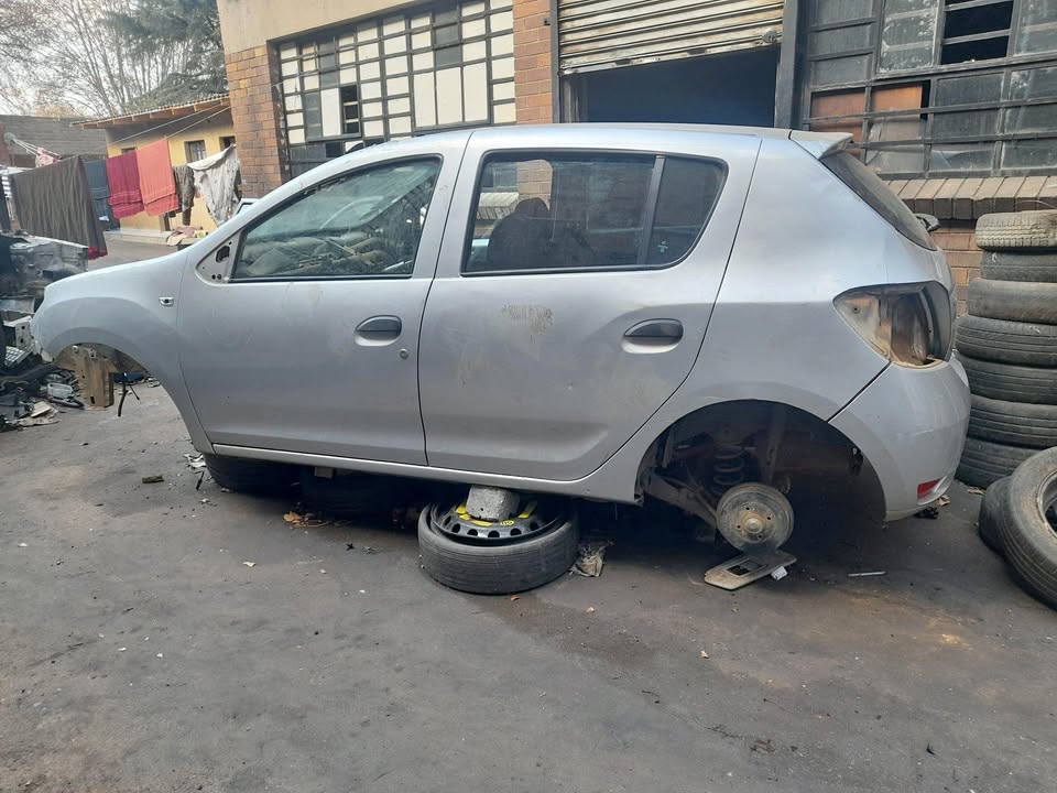 RENAULT SANDERO STRIPPING FOR PARTS - Private Seller RENAULT SANDERO STRIPPING FOR PARTS - Private Seller