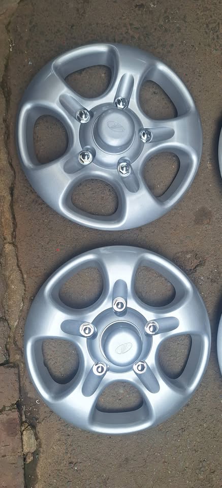 Mahindra scorpio 4x4 wheel caps available - Private Seller