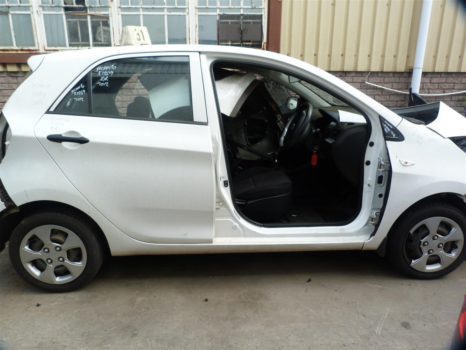 SPARESBOYZ STRIPPING FOR SPARES KIA PICANTO 1.0 LX - Private Seller SPARESBOYZ STRIPPING FOR SPARES KIA PICANTO 1.0 LX - Private Seller