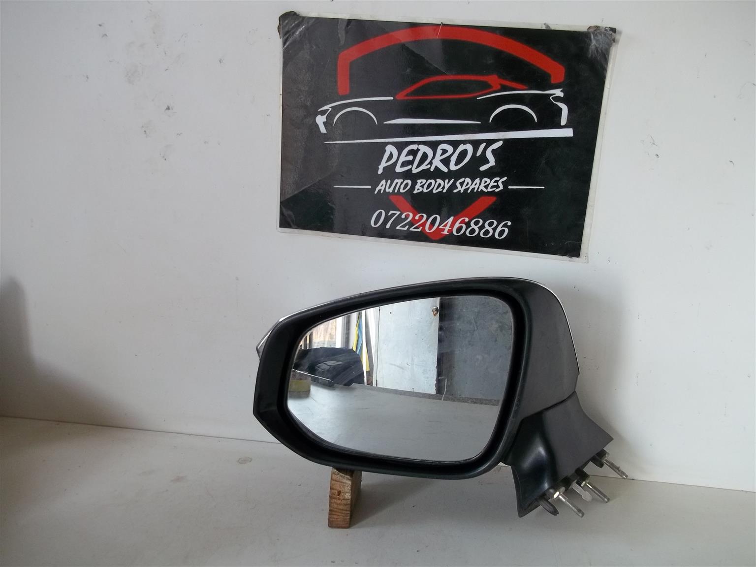 Toyota Corolla Cross left mirror (Manual) - Private Seller Toyota Corolla Cross left mirror (Manual) - Private Seller